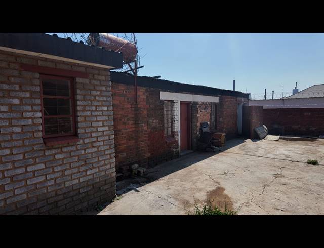 495M² BUSINESS FOR SALE IN SPRINGS CENTRAL